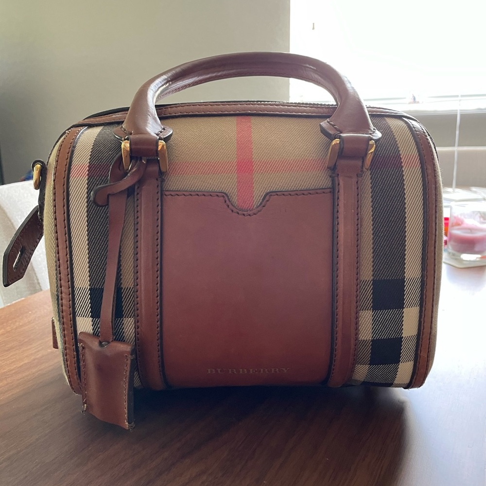 Burberry speedy bag with crossbody